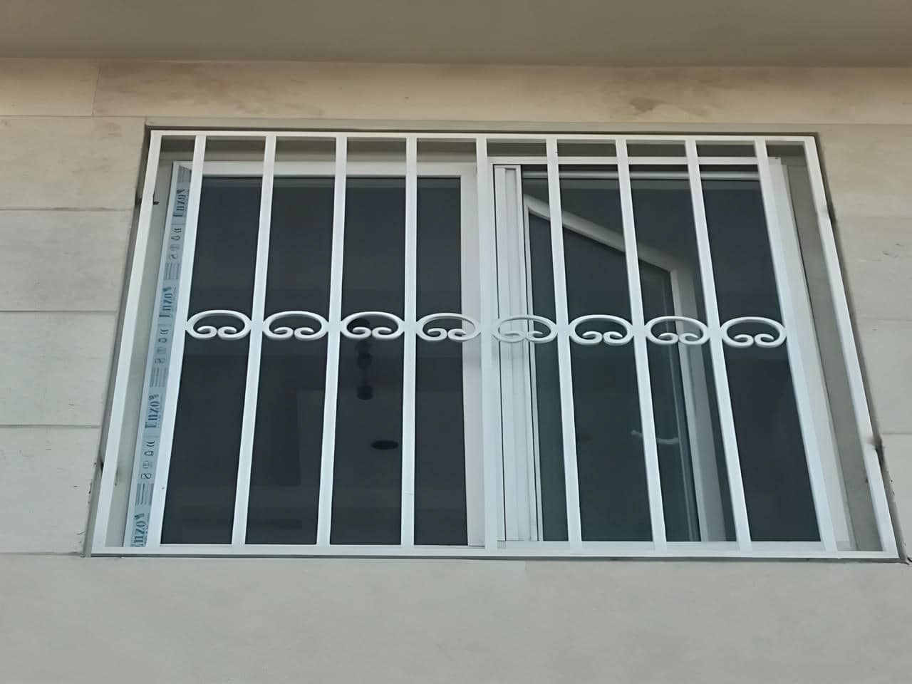 اندازه گیری پنجره برای نصب حفاظ | دیجی صنعت اندازه گیری پنجره برای نصب حفاظ