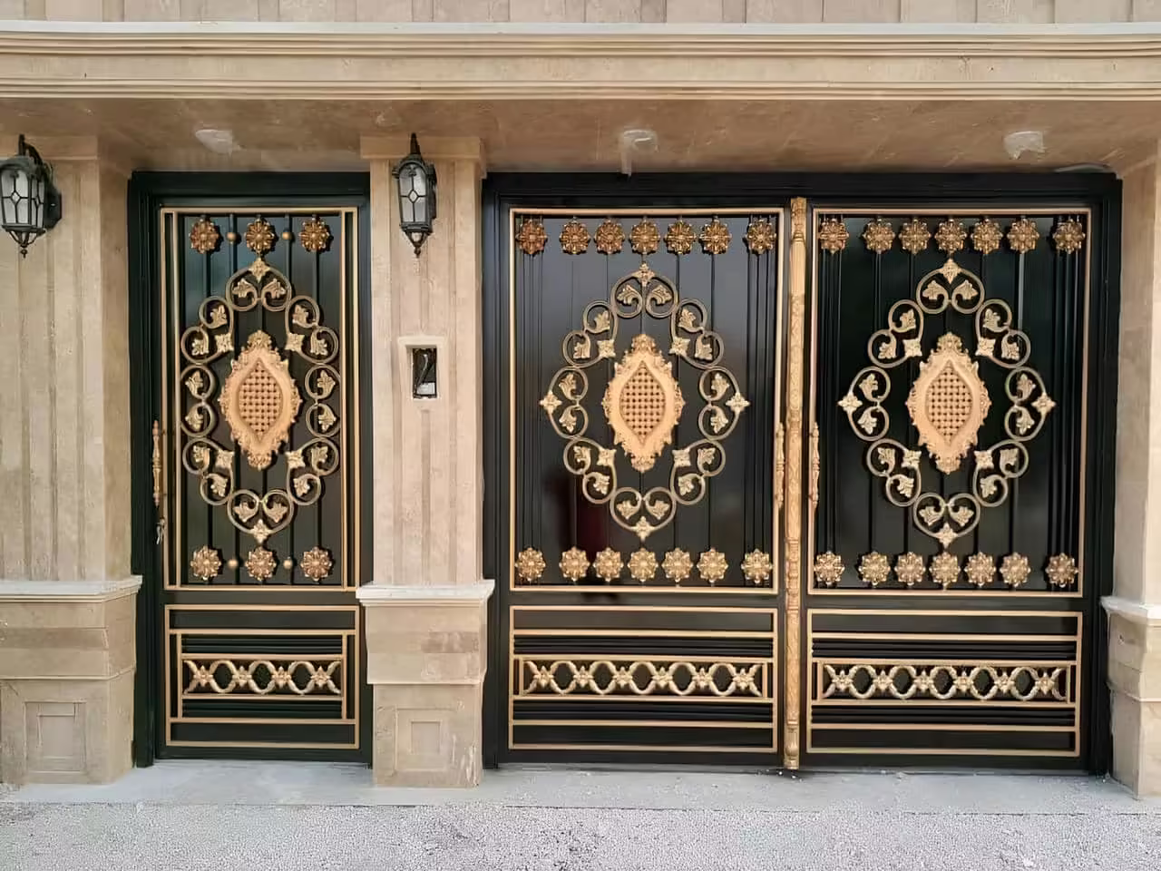 انواع درب ها و دروازه های فرفورژه برای حیاط های ویلایی انواع درب ها و دروازه های فرفورژه برای حیاط های ویلایی