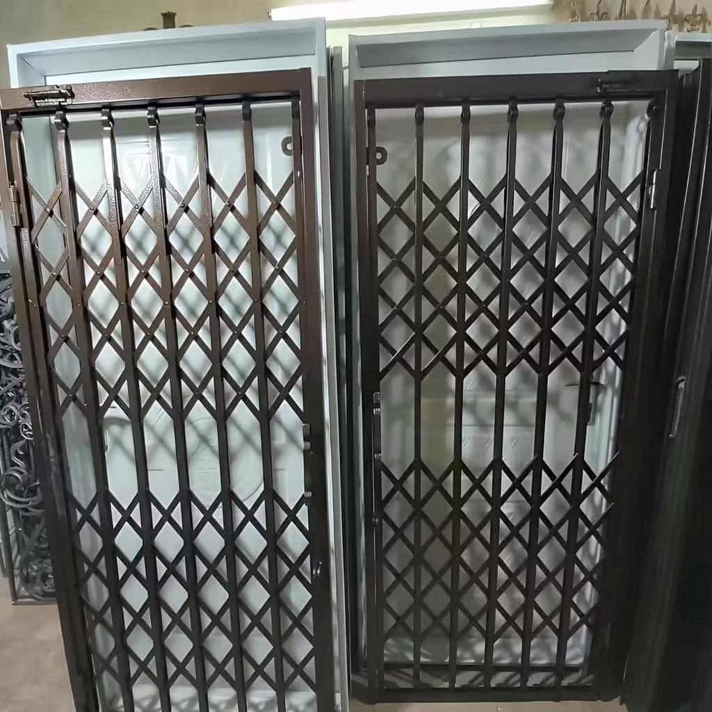 حفاظ آکاردئونی ایتالیایی با طراحی سفارشی مناسب ساختمان اداری و مسکونی