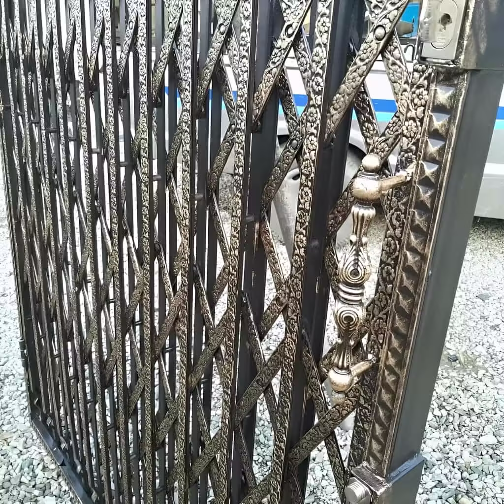 ساخت سفارشی حفاظ آکاردئونی تمام گل سلطنتی تسمه ۲.۵ سانتی متر نقش دار برای ویلا و پروژه‌های اداری