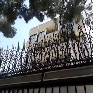 نصب حفاظ بوته‌ای تراکم ۵۳ روی دیوار