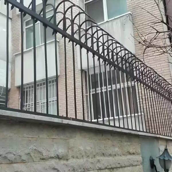 نصب حفاظ سرنیزه ای در تهران