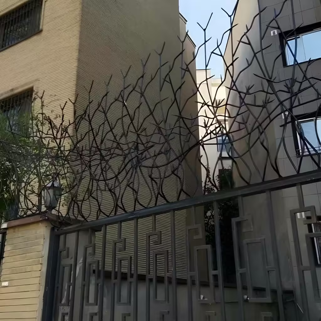 نصب حفاظ شاخ گوزنی پایه بلند روی دیوار