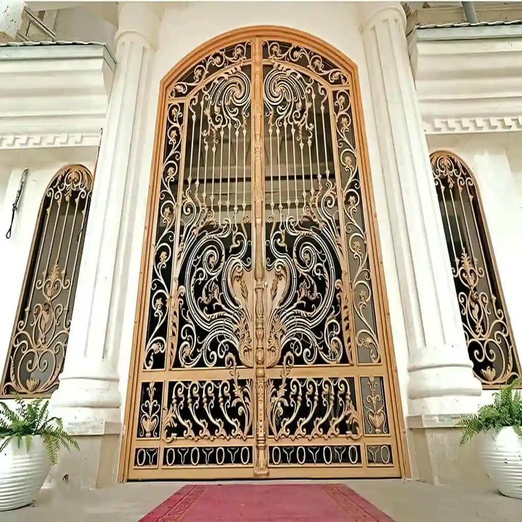 نمونه نصب درب حیاط ویلایی