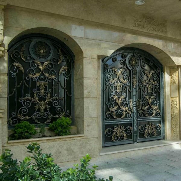 عکس درب فرفورژه پارکینگ ویلایی با ابعاد سفارشی