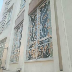 حفاظ پنجره مدل جدید با نصب روی دیوار سنگی