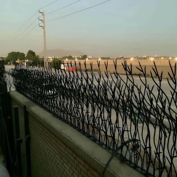 نصب حفاظ بوته‌ای تراکم ۶۷ روی دیوار