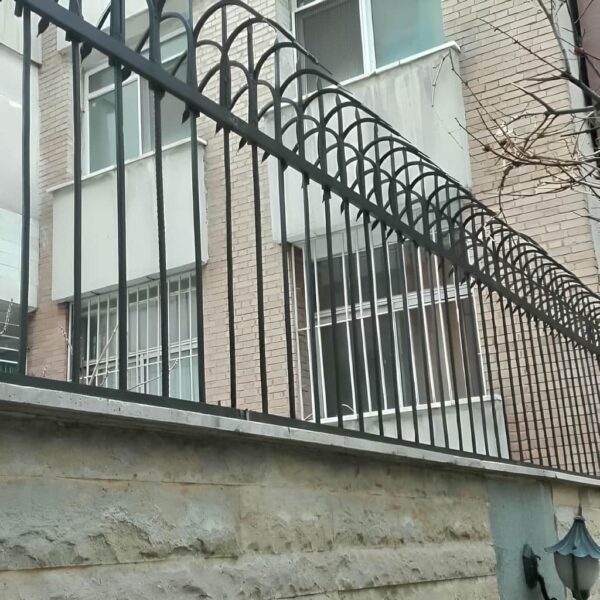 نصب حفاظ سرنیزه ای در تهران