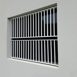 تصویر اجرای حفاظ پنجره دوجداره مدل ساده برای ساختمان اداری