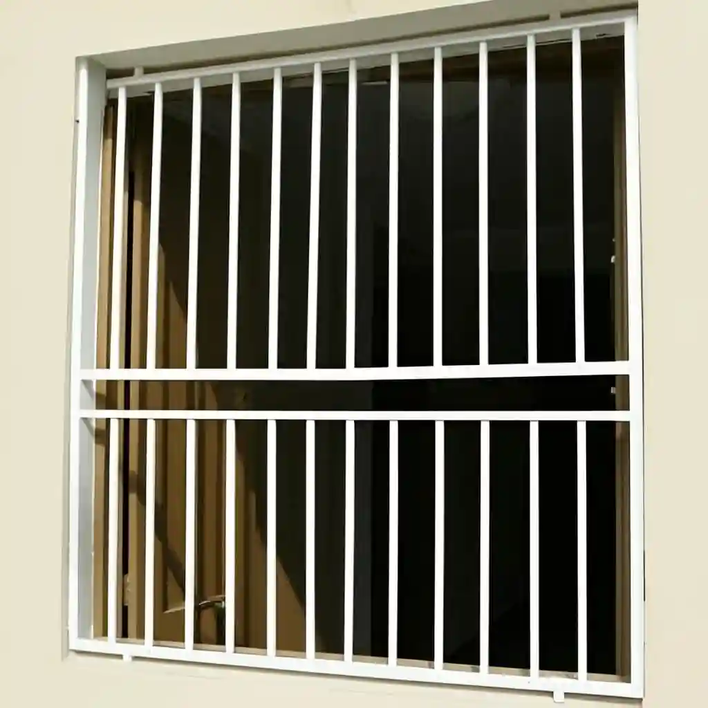 عکس حفاظ پنجره دوجداره مدل ساده میله افقی در نمای ساختمان مدرن