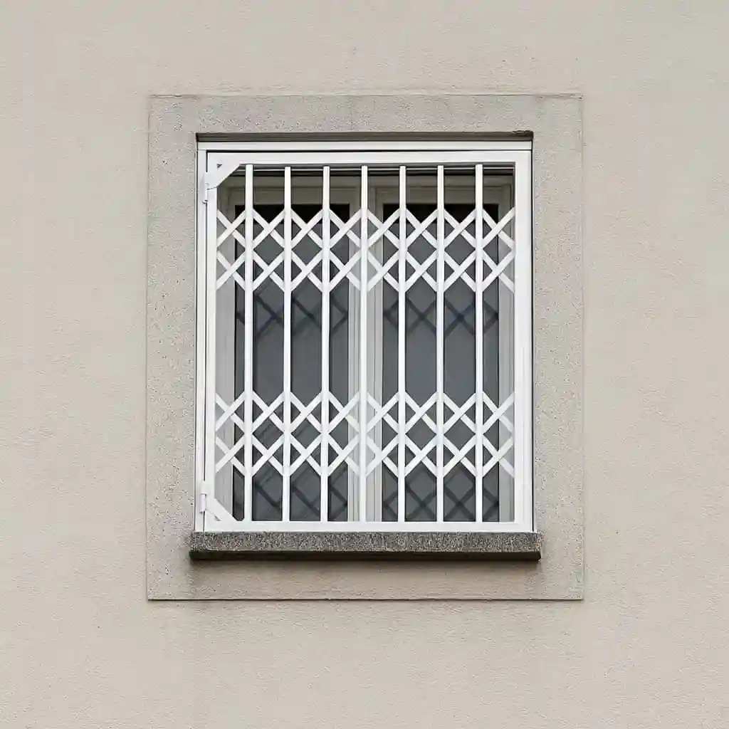 عکس حفاظ پنجره متحرک ریلی مدل آکاردئون نصب شده در ساختمان مسکونی