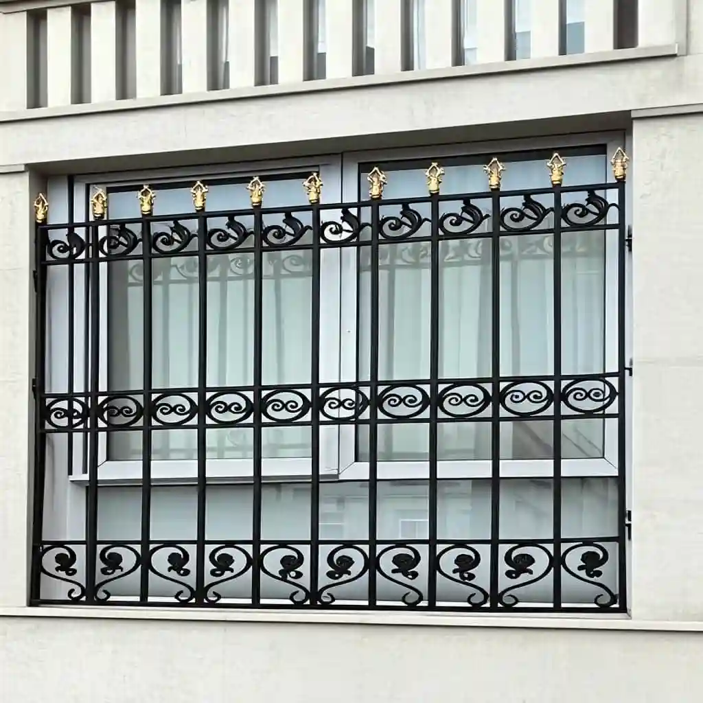 تصویر سرنیزه طلایی حفاظ پنجره مدل نیل