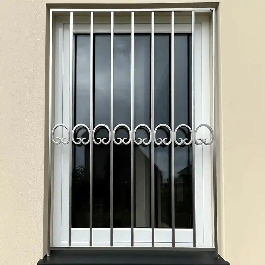 حفاظ پنجره مدل نعل اسبی قوس دار برای خانه ویلایی