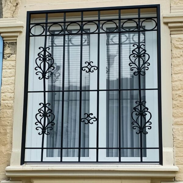 طراحی تزئینی حفاظ پنجره مدل نقشینه