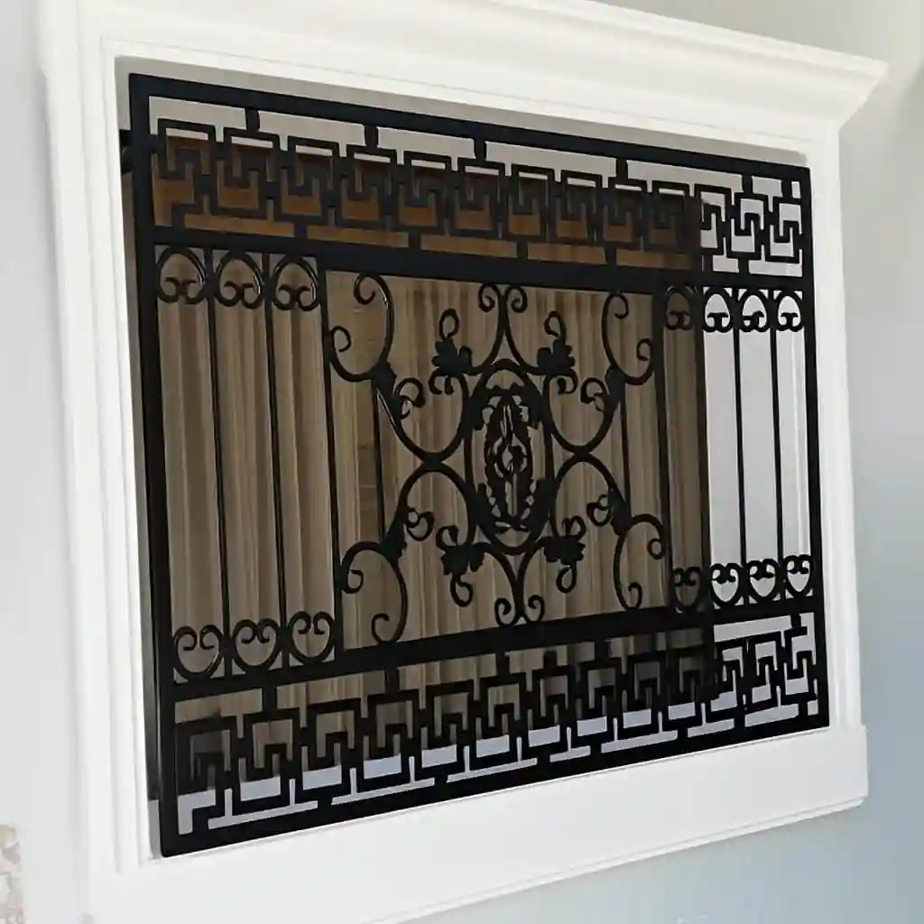 حفاظ پنجره مدل ورساچه طرح کلاسیک یونانی