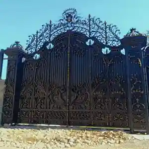 درب حیاط آهنی