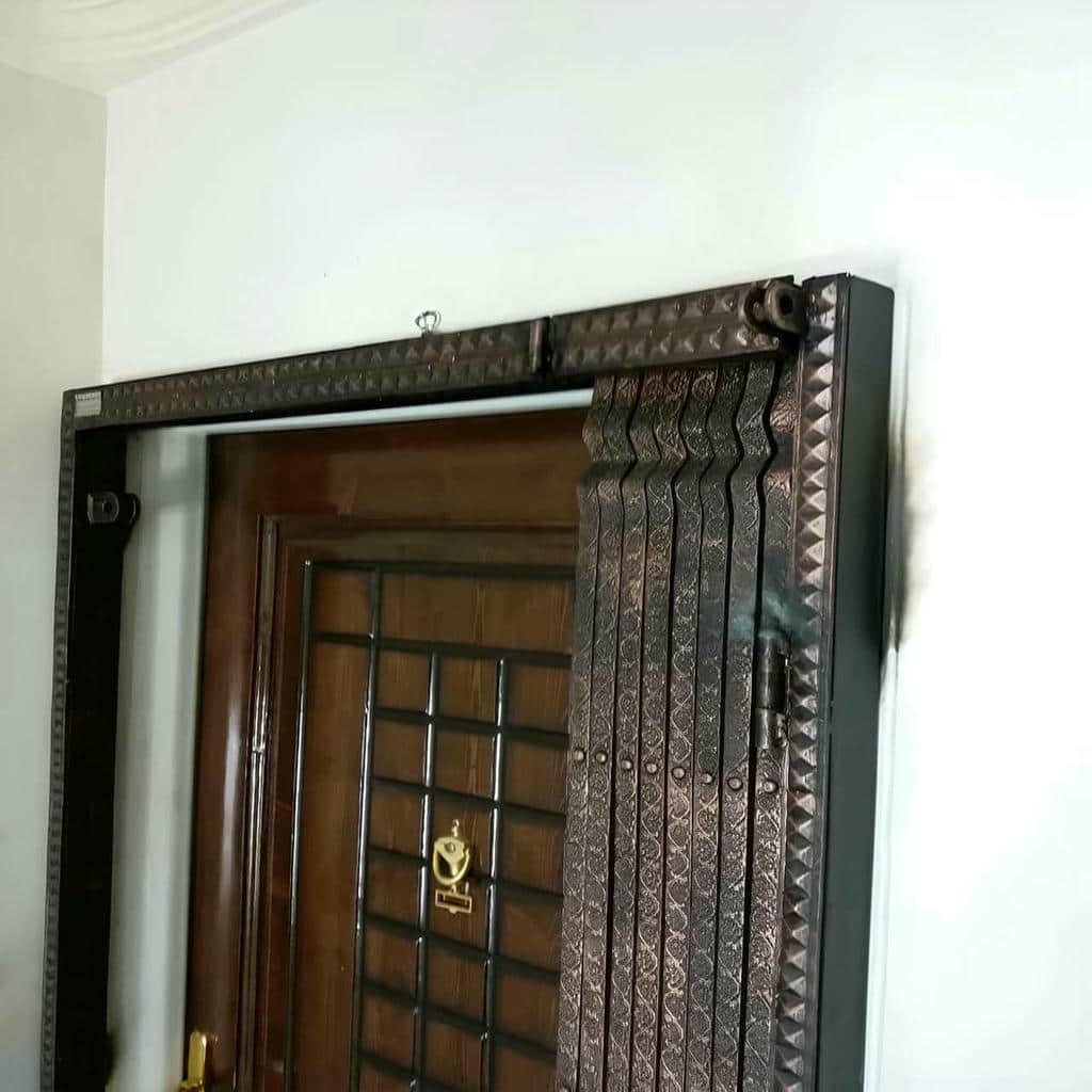 قیمت حفاظ آکاردئونی نصب دیوار