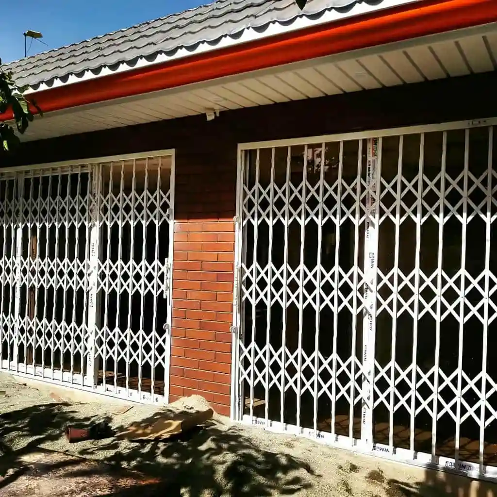 حفاظ درب آکاردئونی کشویی