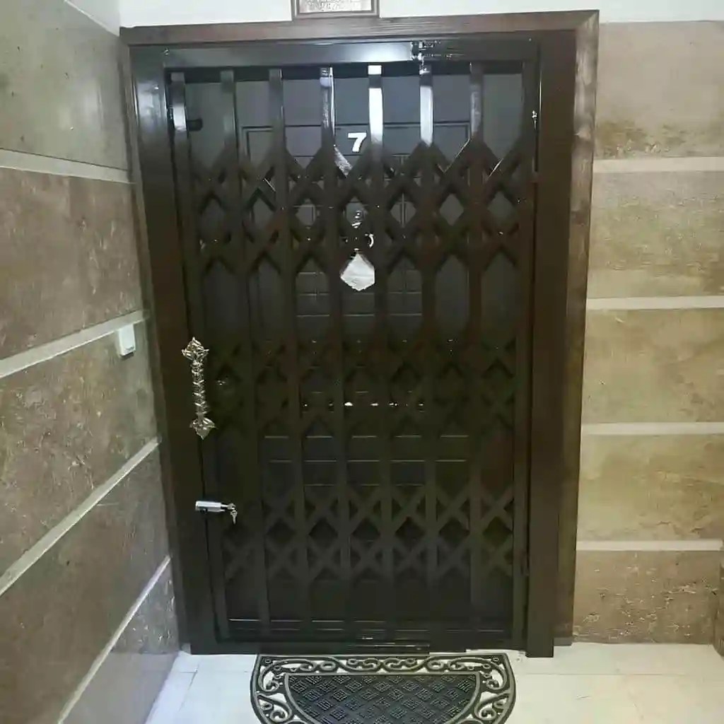ساخت درب آکاردئونی آپارتمان