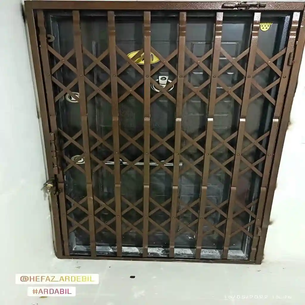 نصب حفاظ آکاردئونی فلزی نصب حفاظ آکاردئونی فلزی