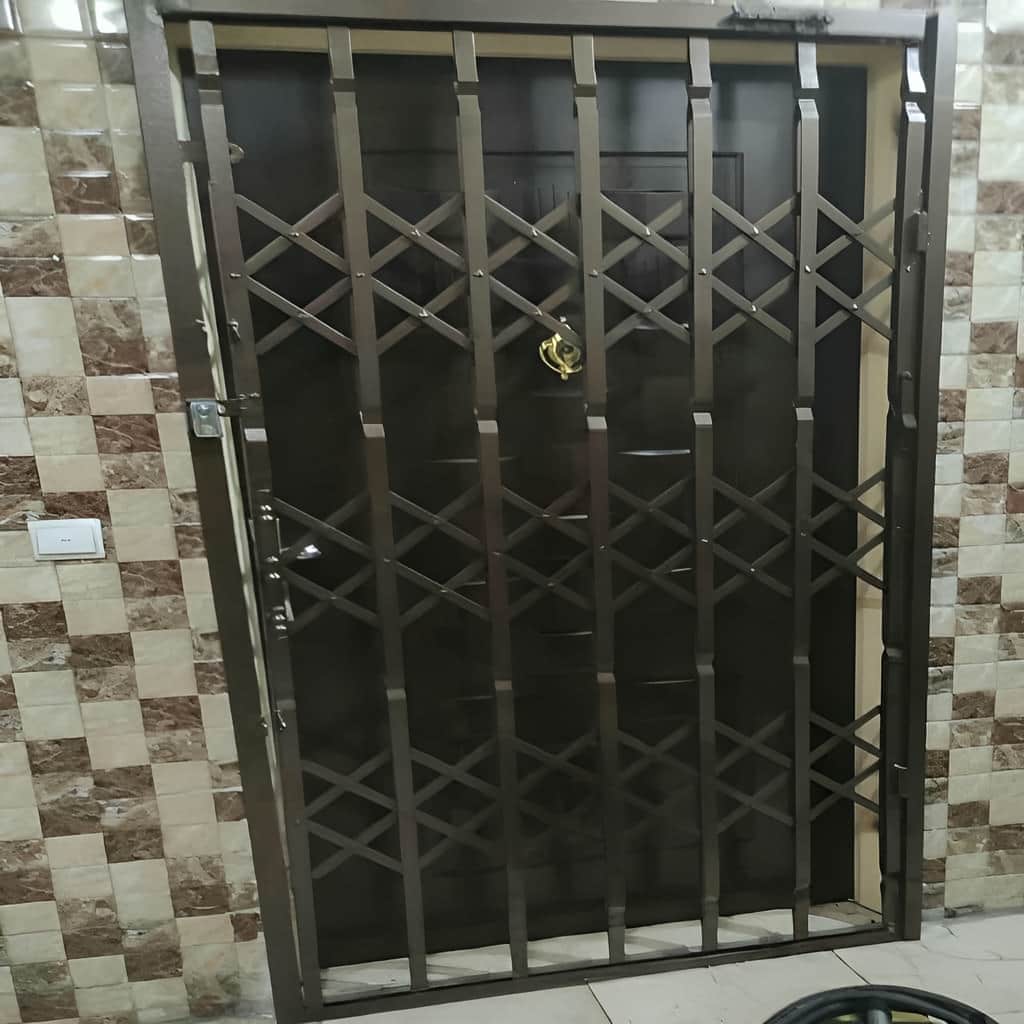 نصب درب آکاردئونی فلزی ضدسرقت چهارگل در کرمان