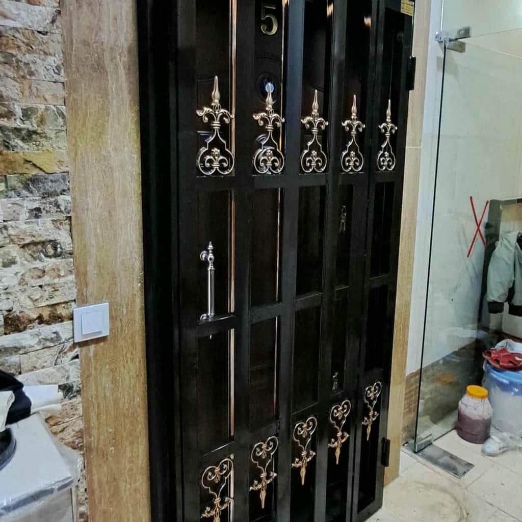 نصب درب آکاردئونی فلزی ضدسرقت چهارگل در سنندج
