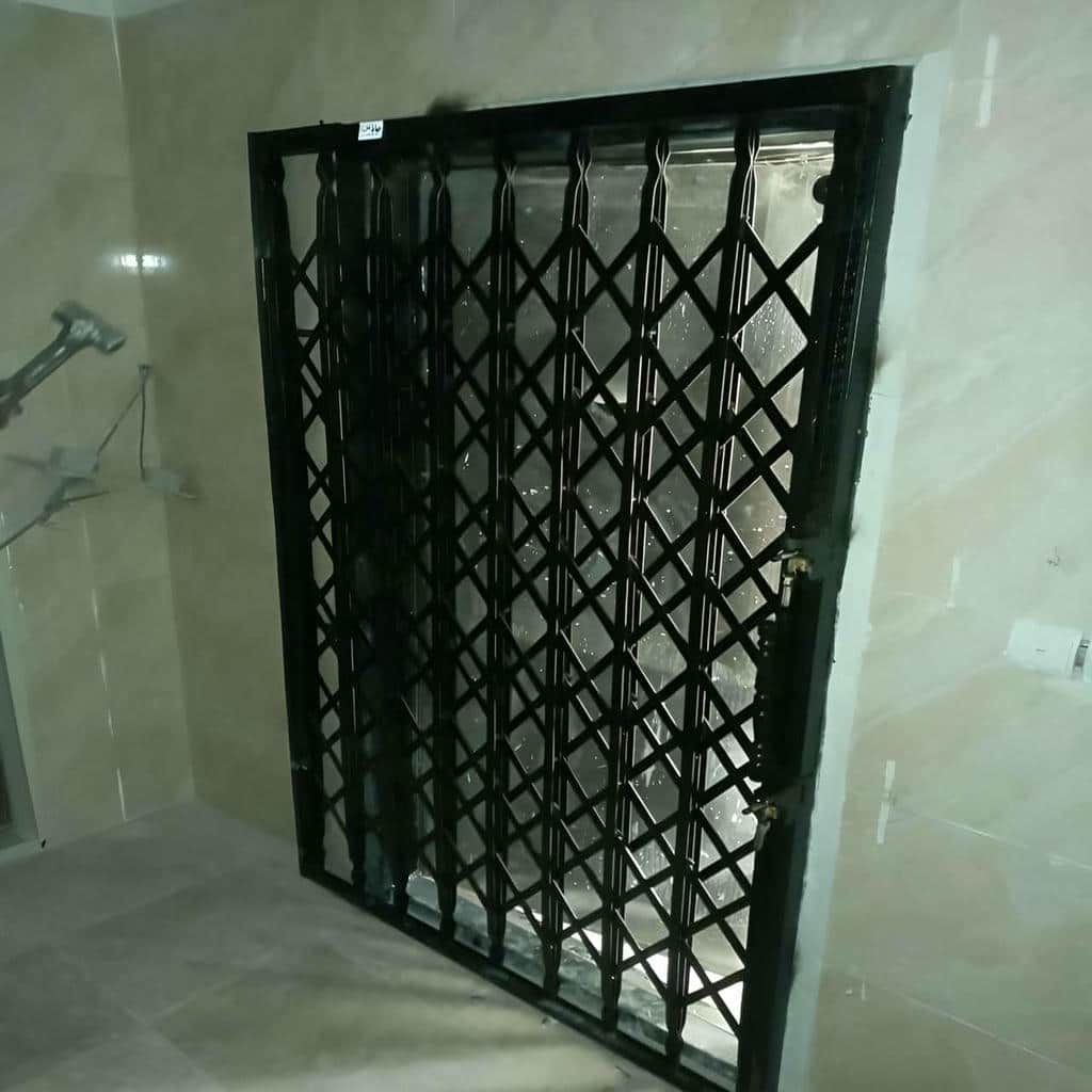 نصب درب آکاردئونی فلزی ضدسرقت چهارگل در بابل