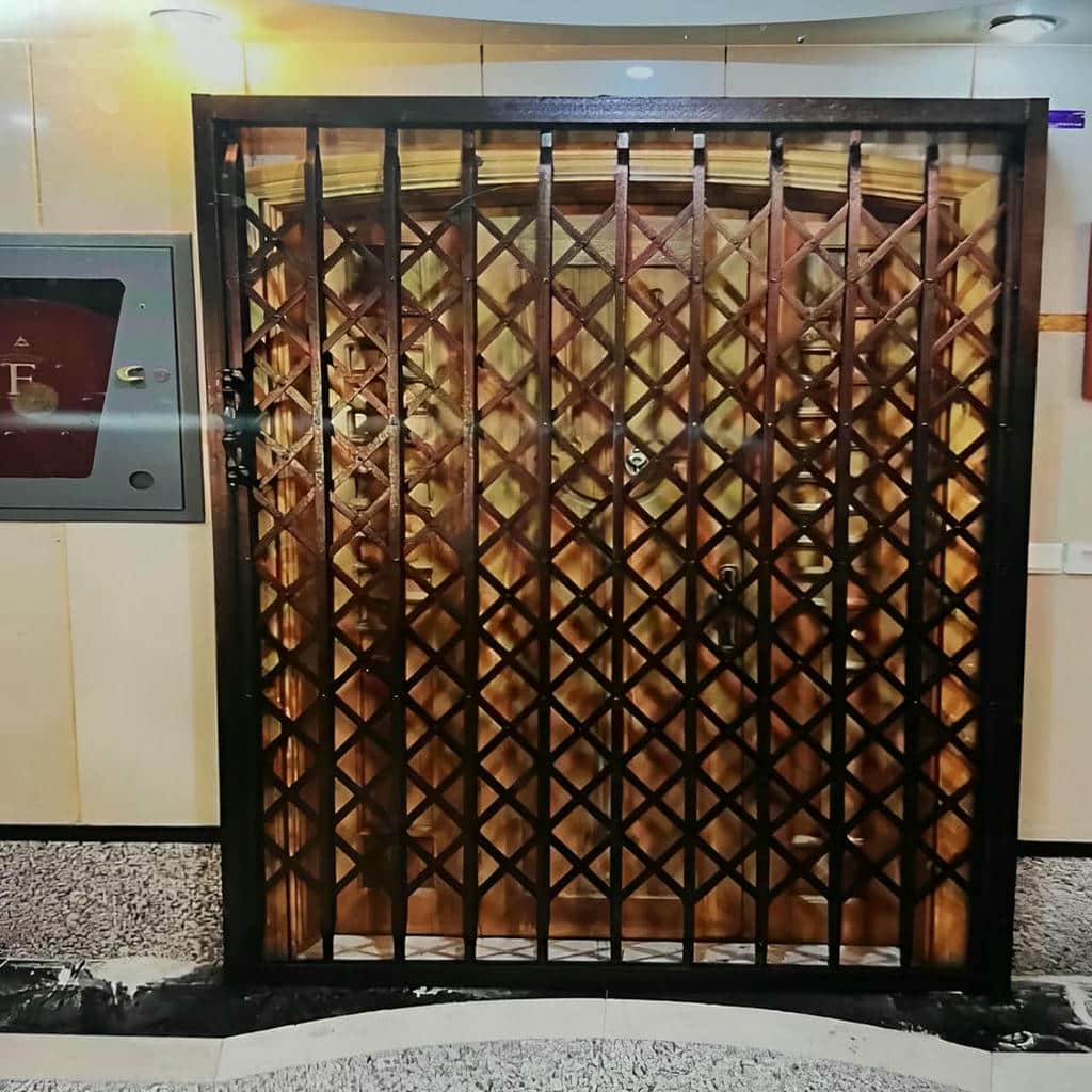 نصب درب آکاردئونی فلزی ضدسرقت چهارگل در تهران