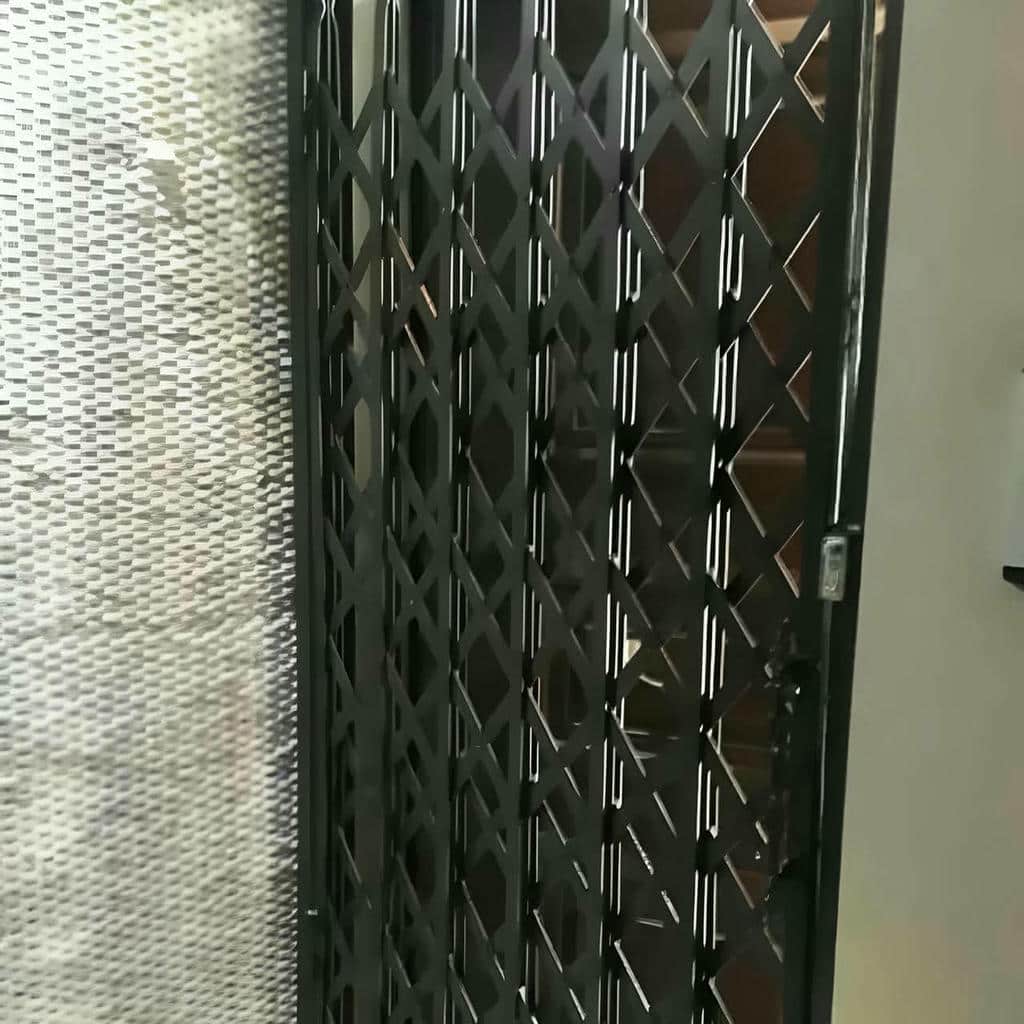نصب درب آکاردئونی فلزی ضدسرقت چهارگل در کرمانشاه