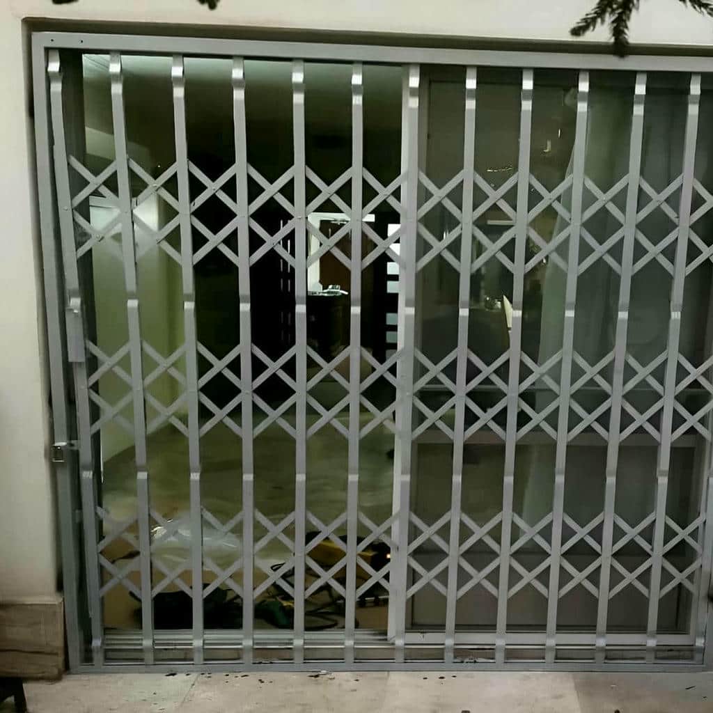 نصب درب آکاردئونی فلزی ضدسرقت مسکونی در محمدشهر