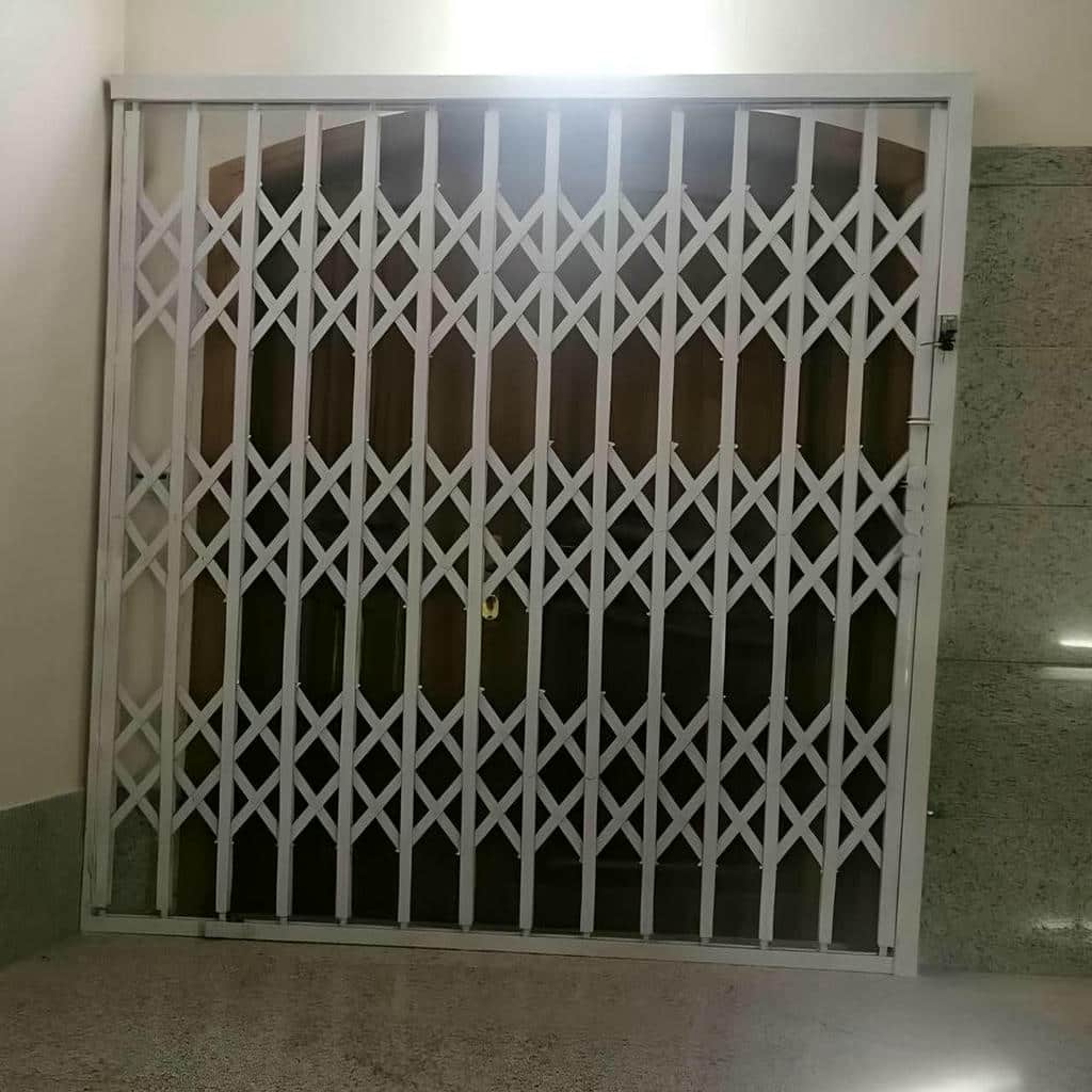 نصب درب آکاردئونی فلزی ضدسرقت چهارگل در قزوین