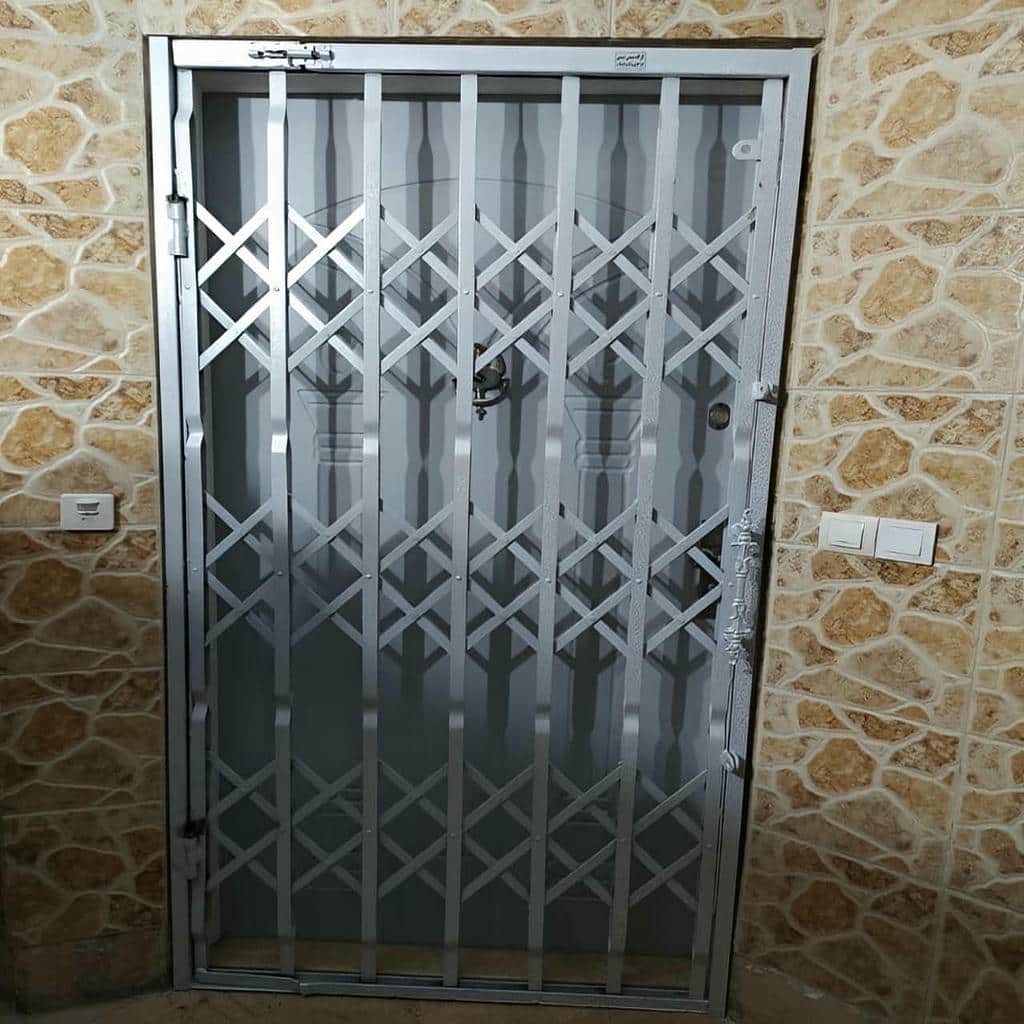 نصب درب آکاردئونی فلزی ضدسرقت چهارگل در ساوه
