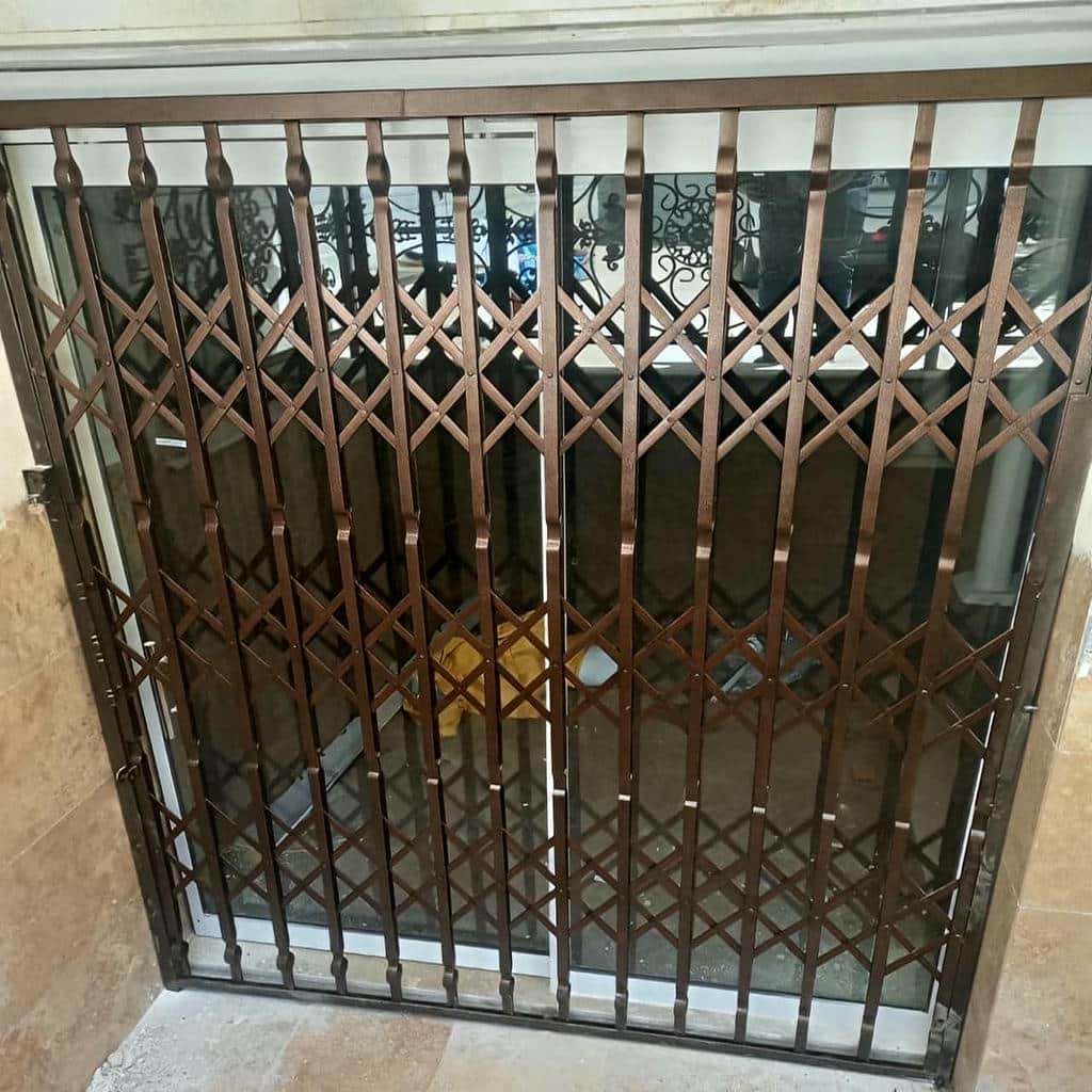 نصب درب آکاردئونی فلزی ضدسرقت چهارگل در کردان