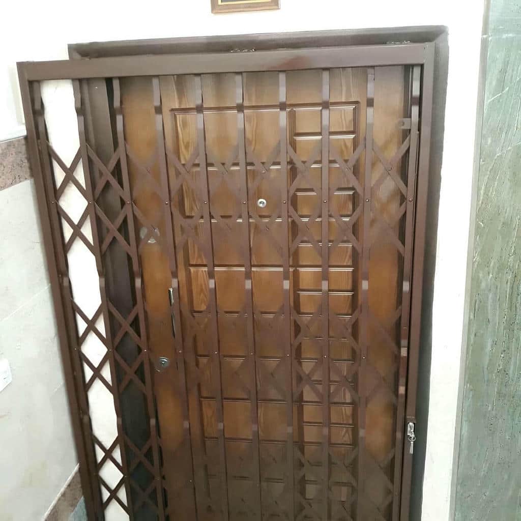 نصب درب آکاردئونی فلزی ضدسرقت چهارگل در سقز