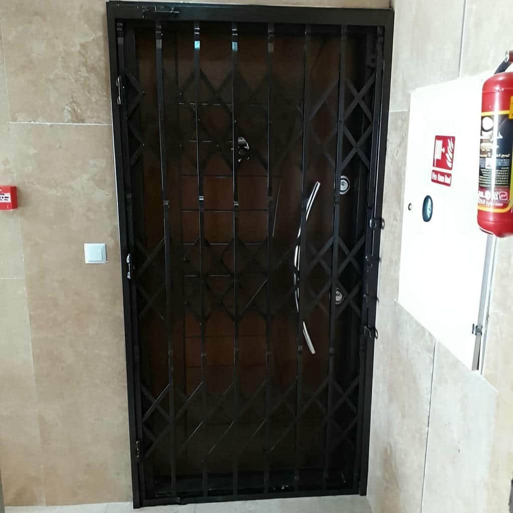 نصب درب آکاردئونی فلزی ضدسرقت مسکونی در کیش