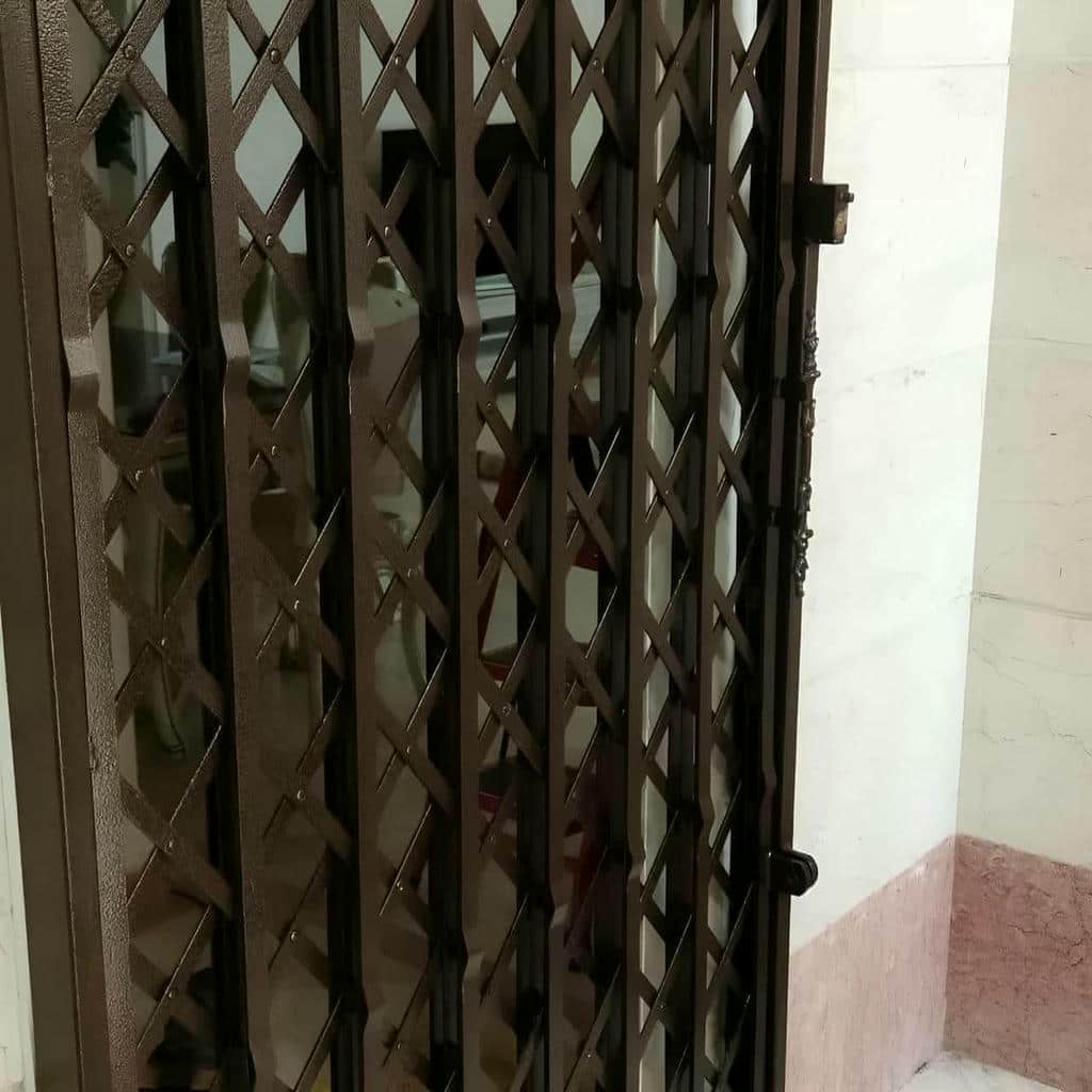 قیمت درب آکاردئونی فلزی ضدسرقت سه گل در تهران