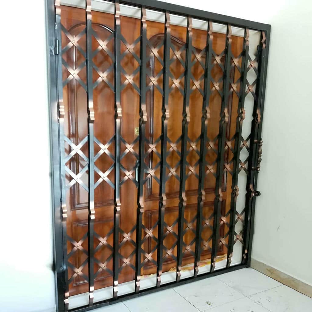 نصب درب آکاردئونی فلزی ضدسرقت چهارگل در آبسرد