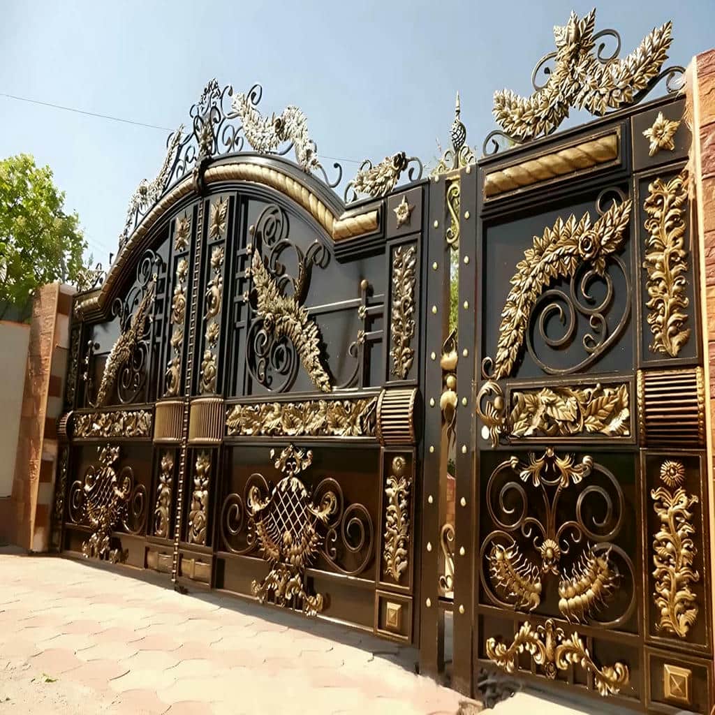 نصب درب حیاط و ویلا اندازه گیری دقیق در یزد