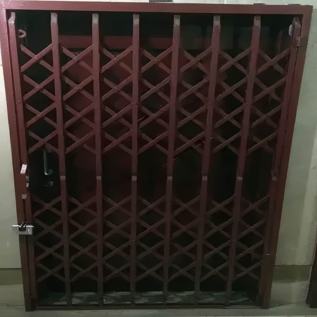 خرید حفاظ پشت درب آپارتمان ریلی برای ورودی واحد