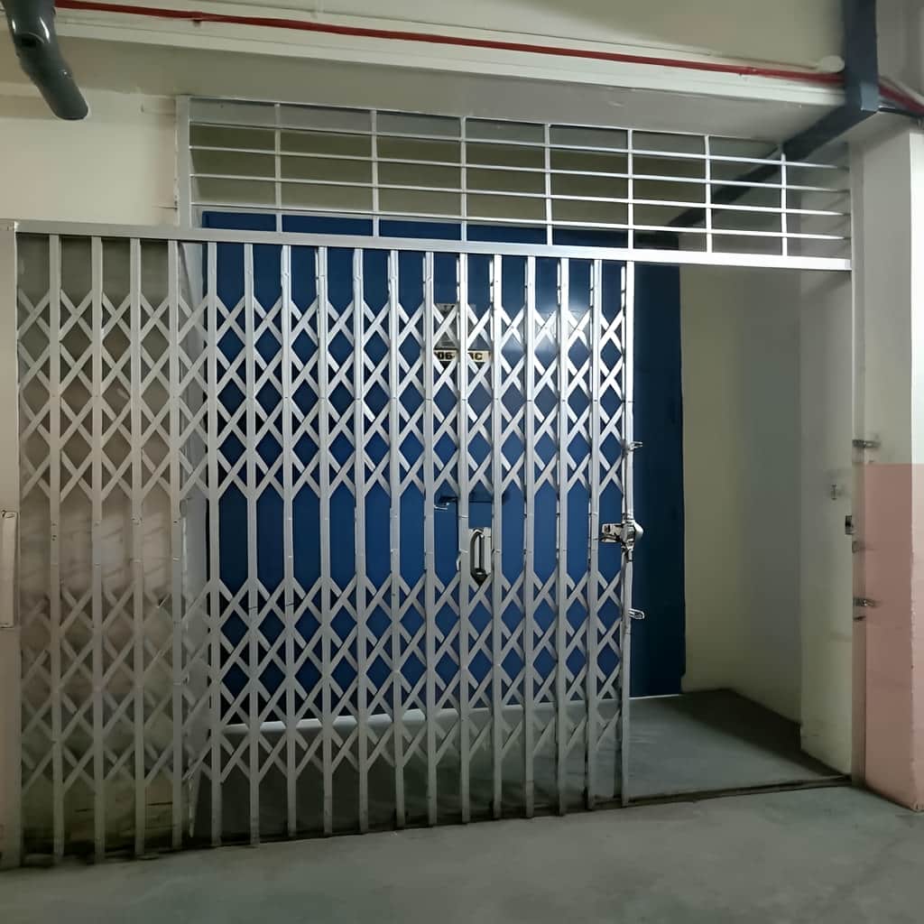 درب آکاردئونی سلطنتی گل دار با طرح فرفورژه