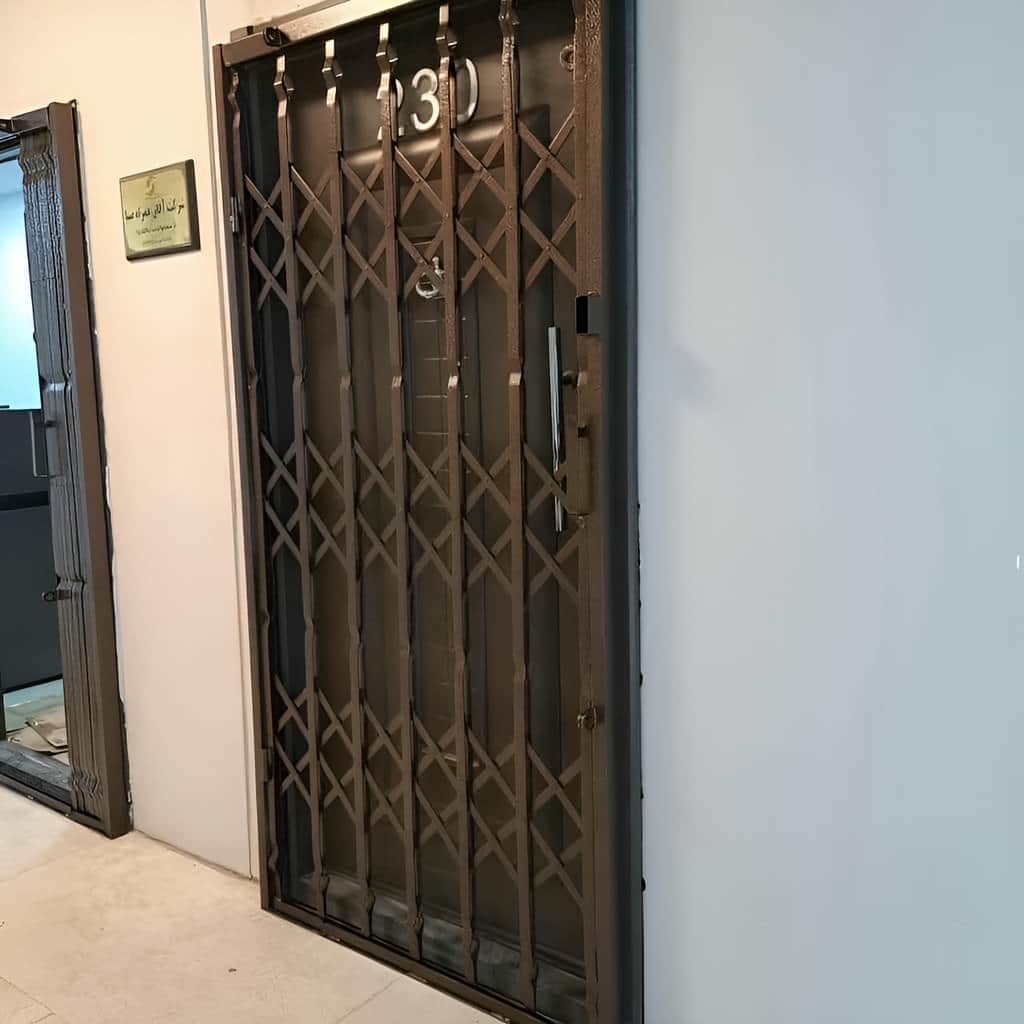 درب آکاردئونی با پروفیل مناسب برای ورودی