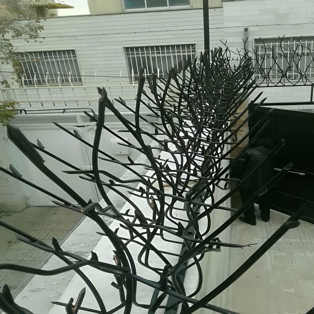 نصب حفاظ دیوار شیک روی سنگ تراورتن با رول بولت مناسب