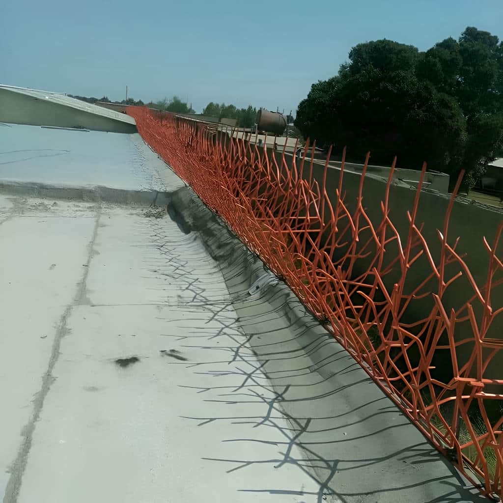 اجرای حفاظ دیوار ویلایی مدرن طرح نیزه با رنگ مقاوم