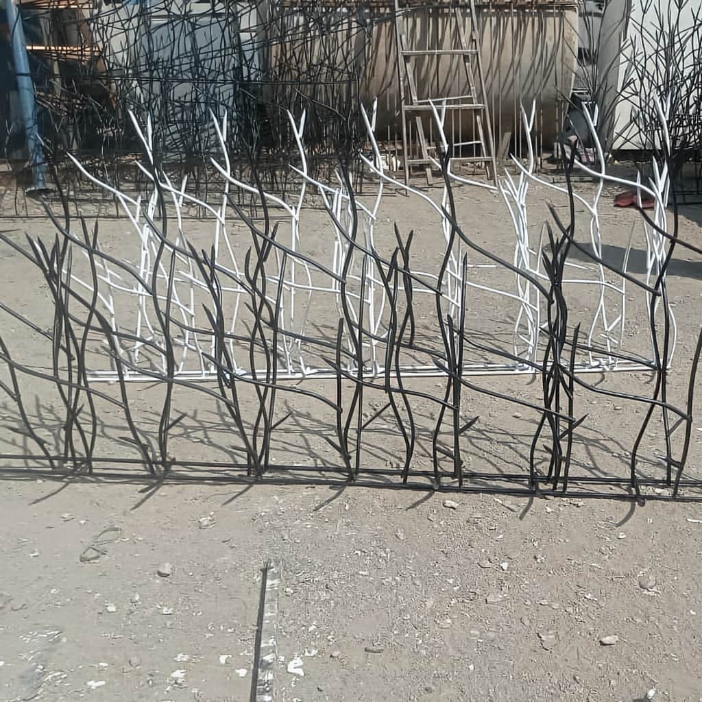حفاظ شاخ گوزنی با برش دقیق شاخه های فلزی