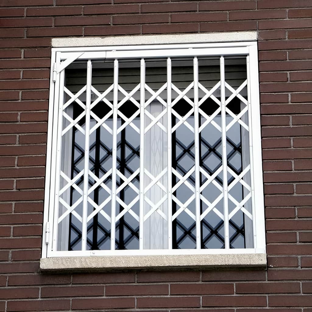 نصب حفاظ پنجره طرح دار لیزری روی نمای آماده