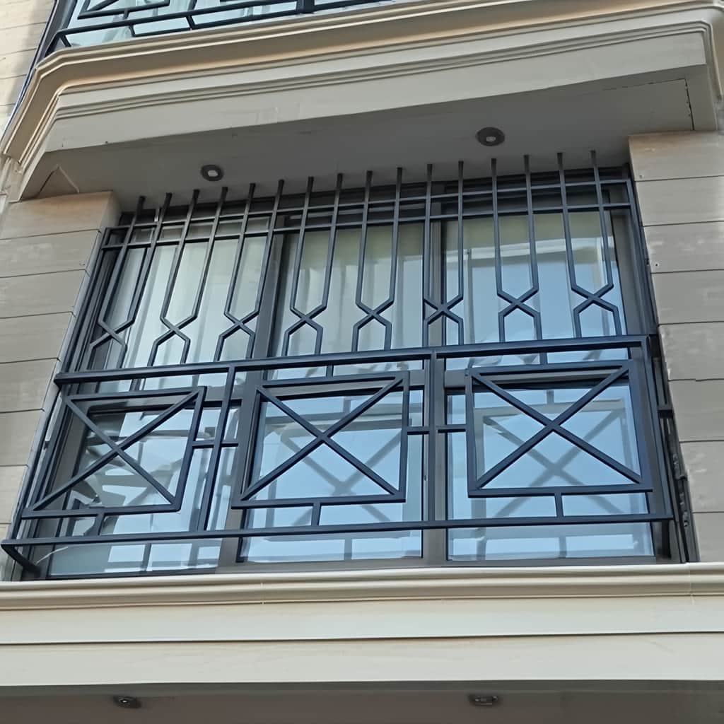 حفاظ پنجره با طراحی مدرن و خطوط صاف