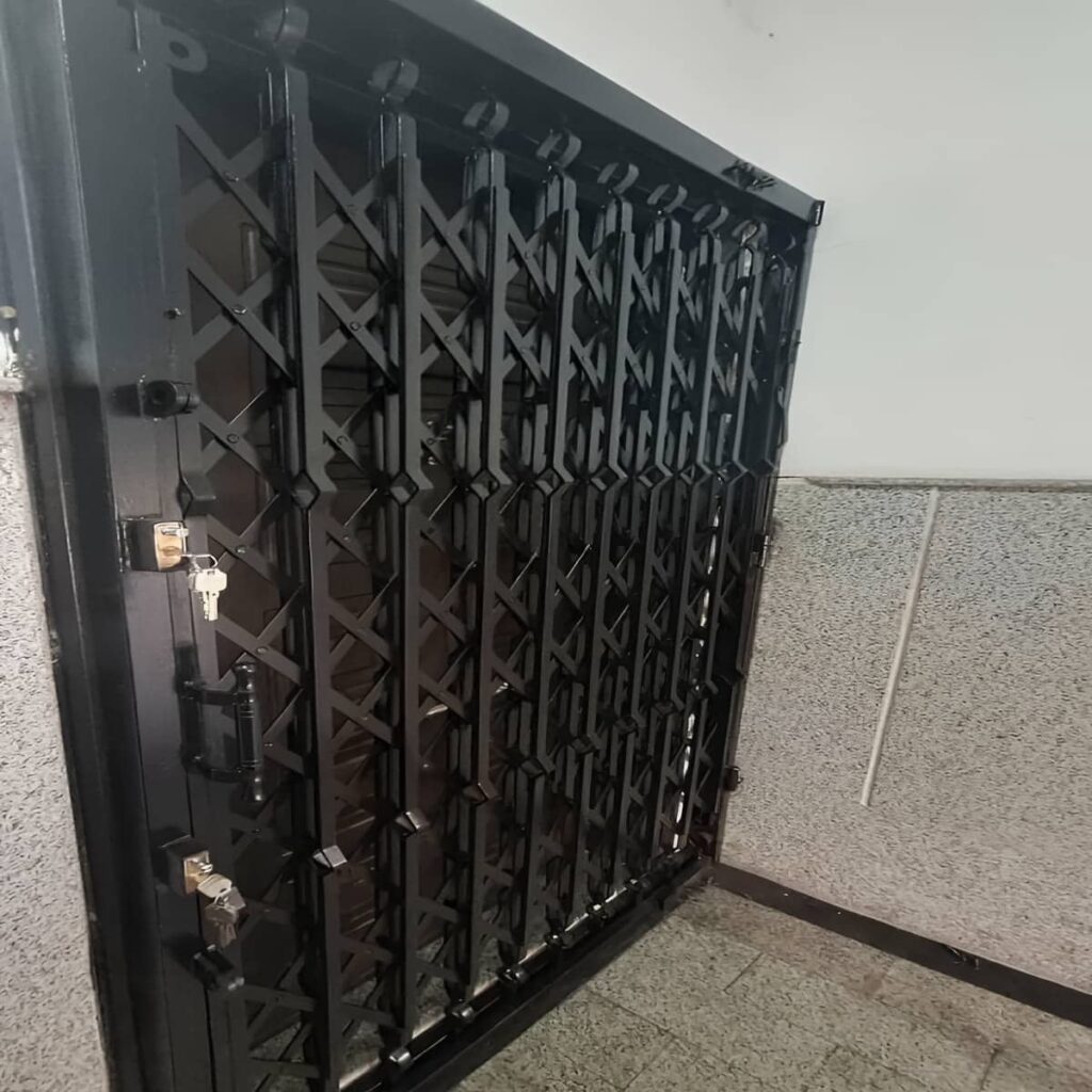 درب آکاردئونی قفل مخفی کتابی