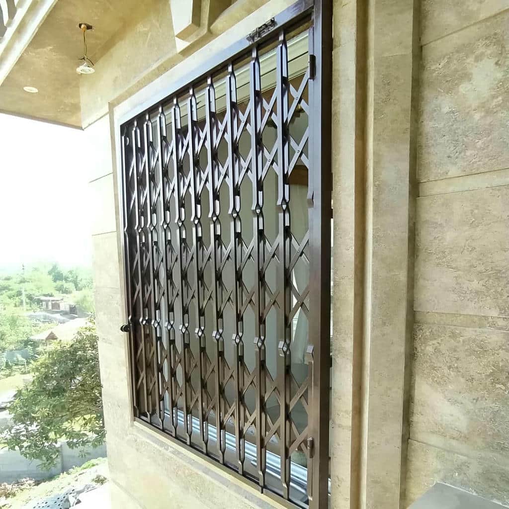 درب آکاردئونی چهار گل لوزی با رنگ کوره‌ای مقاوم