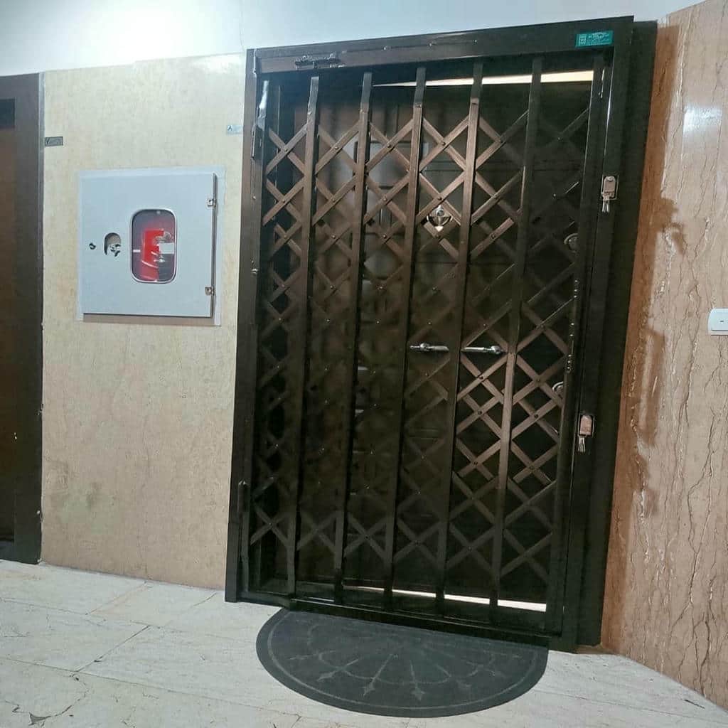 درب آکاردئونی سفید طلایی