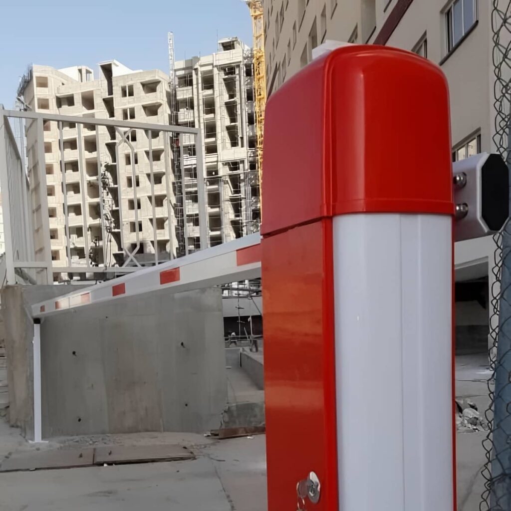 راهبند پلاک خوان مجتمع مسکونی با بدنه فلزی رنگ شده